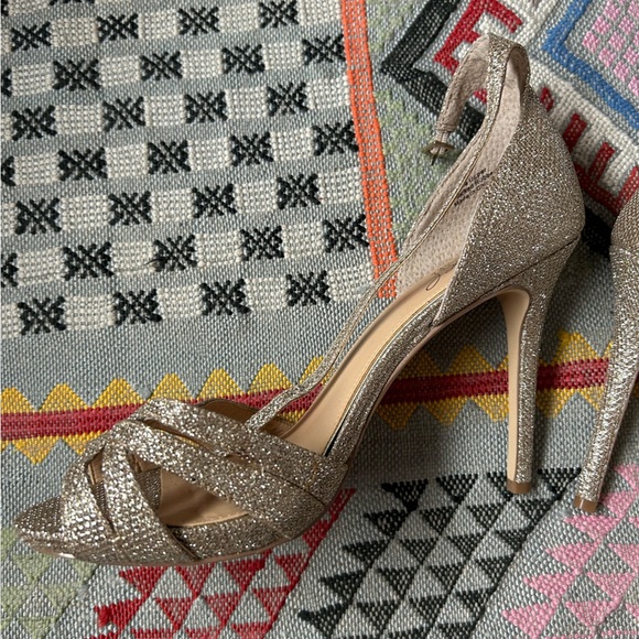 Jewel by Badgley Mischka Silver/platinum Glitter Heels size 8.5 - Picture 4 of 7